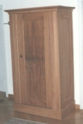 Unterschiedliche Holzarten an Möbeln