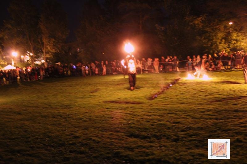 Feuerspeier und Feuerbälle