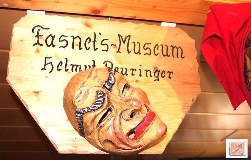 Masken aus dem Maskenmuseum Helmut Deuringer Ravensburg mit Masken vom Maskenschnitzer Jogi Weiß aus Ravensburg. BauFachForum Baulexikon Wilfried Berger Masken aus dem Maskenmuseum Helmut Deuringer Ravensburg mit Masken vom Maskenschnitzer Jogi Weiß aus Ravensburg. BauFachForum Baulexikon Wilfried Berger