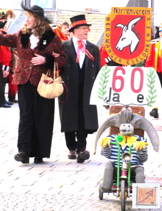 Masken Holzbildhauer schwäbisch Alemannische Fasnet Masken vom mzug aus Pfullendorf, BauFachForum, Baulexikon Wilfried Berger Masken Holzbildhauer schwäbisch Alemannische Fasnet Masken vom mzug aus Pfullendorf, BauFachForum, Baulexikon Wilfried Berger