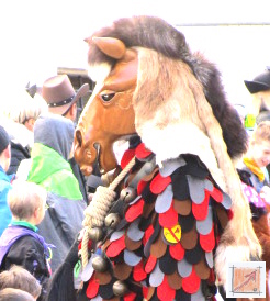 Masken Holzbildhauer schwäbisch Alemannische Fasnet Masken vom mzug aus Pfullendorf, BauFachForum, Baulexikon Wilfried Berger Masken Holzbildhauer schwäbisch Alemannische Fasnet Masken vom mzug aus Pfullendorf, BauFachForum, Baulexikon Wilfried Berger