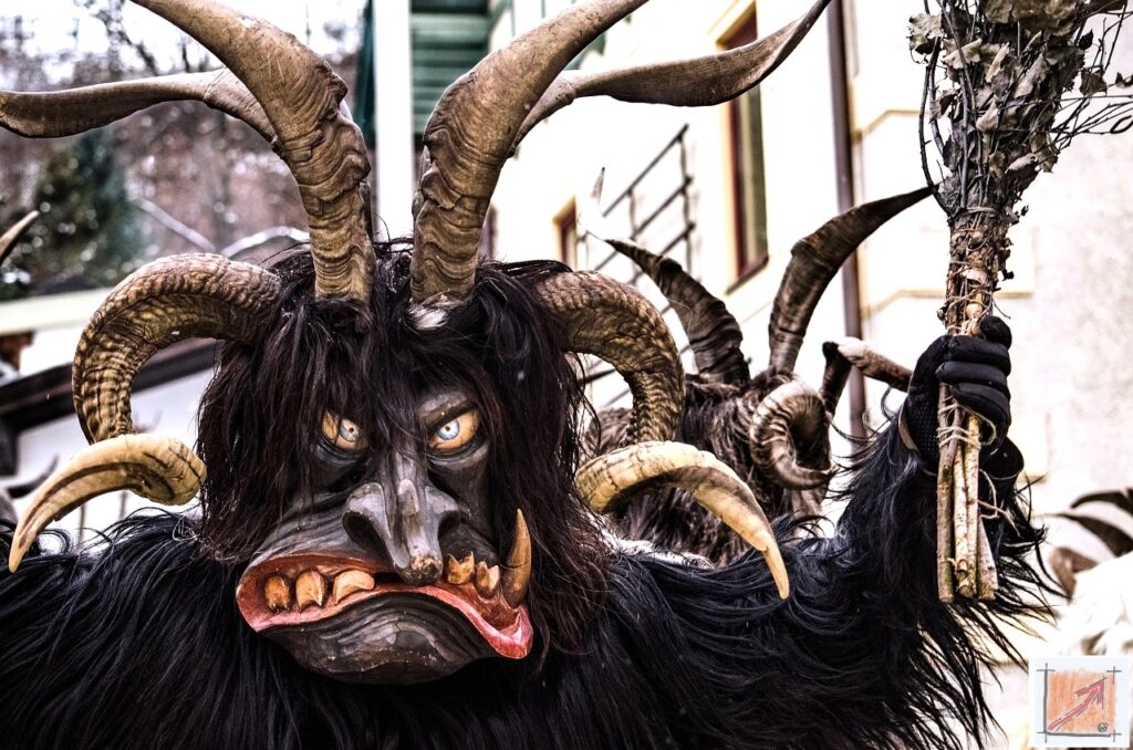 Krampus oder Krampusse in der Fasnet, eine Herausforderung für den Maskenschnitzer und Holzbildhauer. BauFachForum, Baulexikon Wilfried Berger Krampus oder Krampusse in der Fasnet, eine Herausforderung für den Maskenschnitzer und Holzbildhauer. BauFachForum, Baulexikon Wilfried Berger