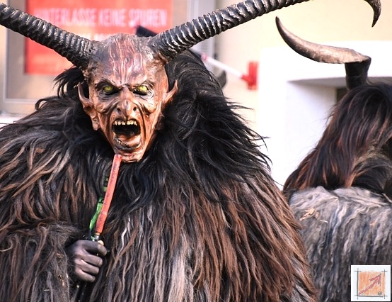 Krampus oder Krampusse in der Fasnet, eine Herausforderung für den Maskenschnitzer und Holzbildhauer. BauFachForum, Baulexikon Wilfried Berger Krampus oder Krampusse in der Fasnet, eine Herausforderung für den Maskenschnitzer und Holzbildhauer. BauFachForum, Baulexikon Wilfried Berger