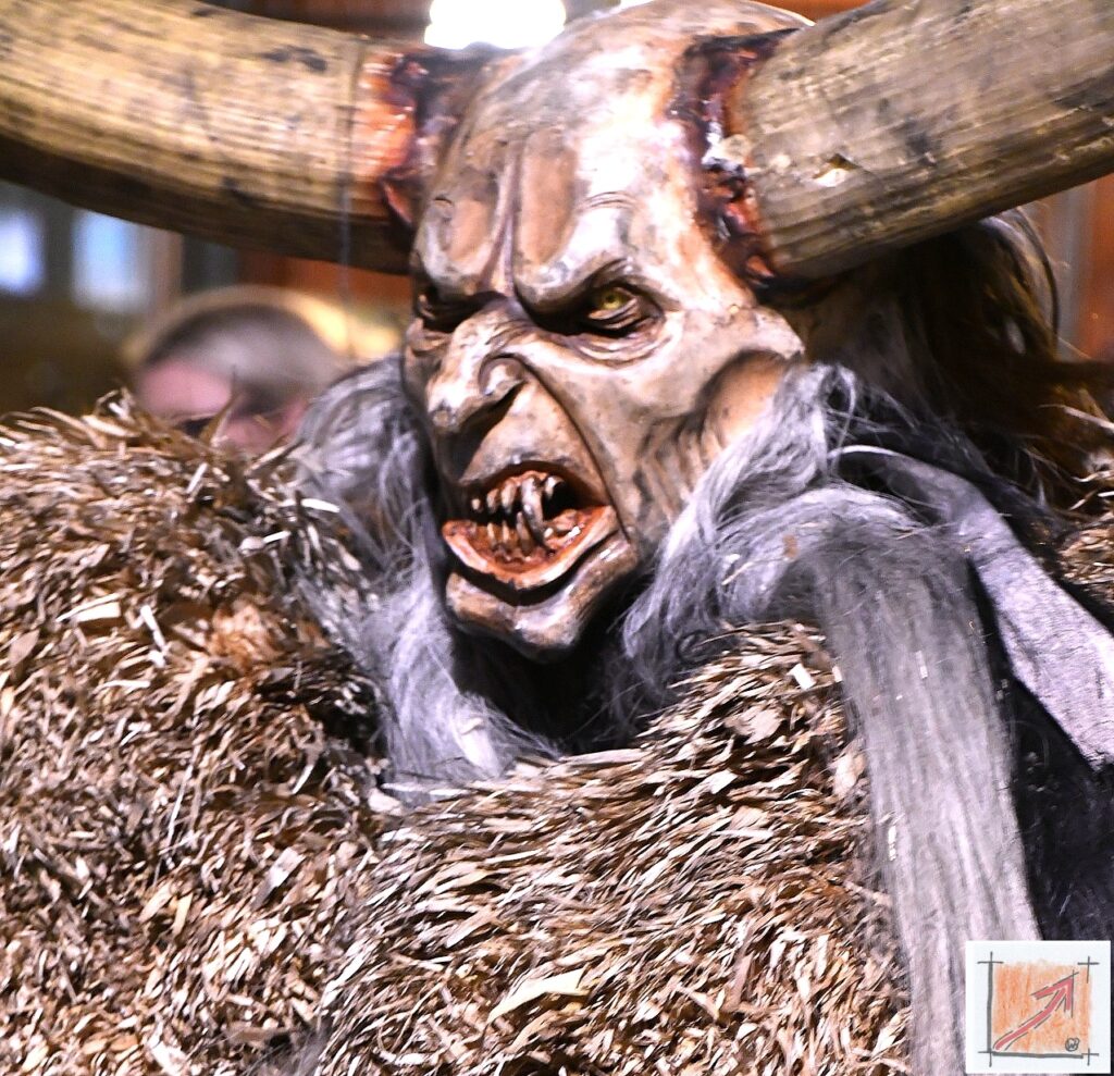 Krampus oder Krampusse in der Fasnet, eine Herausforderung für den Maskenschnitzer und Holzbildhauer. BauFachForum, Baulexikon Wilfried Berger Krampus oder Krampusse in der Fasnet, eine Herausforderung für den Maskenschnitzer und Holzbildhauer. BauFachForum, Baulexikon Wilfried Berger