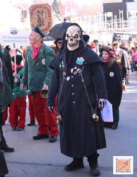 Masken Holzbildhauer Schwäbisch Alemannische Fasnet. Friedinger Schlossgeister, BauFachForum, Baulexikon Wilfried Berger Masken Holzbildhauer Schwäbisch Alemannische Fasnet. Friedinger Schlossgeister, BauFachForum, Baulexikon Wilfried Berger