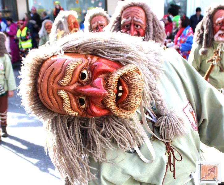 Masken Holzbildhauer schwäbisch Alemannische Fasnet Umzug, BauFachForum, Baulexikon Wilfried Berger Masken Holzbildhauer schwäbisch Alemannische Fasnet Umzug, BauFachForum, Baulexikon Wilfried Berger