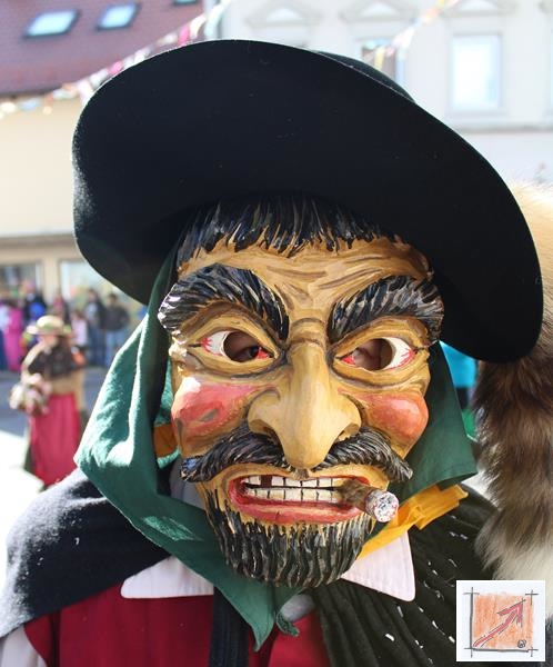 Masken Holzbildhauer schwäbisch Alemannische Fasnet Umzug, BauFachForum, Baulexikon Wilfried Berger Masken Holzbildhauer schwäbisch Alemannische Fasnet Umzug, BauFachForum, Baulexikon Wilfried Berger