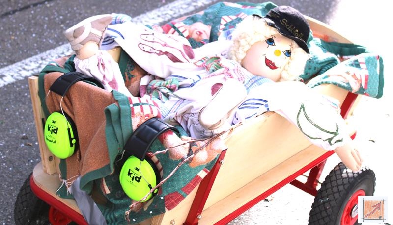 Masken Holzbildhauer schwäbisch Alemannische Fasnet Umzug, BauFachForum, Baulexikon Wilfried Berger Masken Holzbildhauer schwäbisch Alemannische Fasnet Umzug, BauFachForum, Baulexikon Wilfried Berger