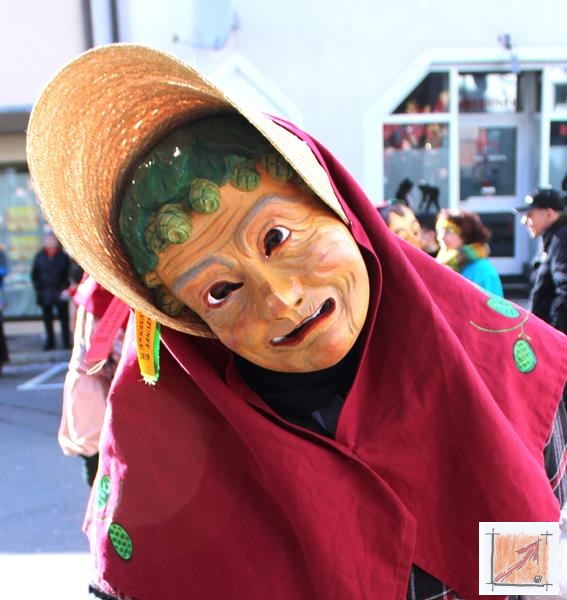 Masken Holzbildhauer schwäbisch Alemannische Fasnet Umzug, BauFachForum, Baulexikon Wilfried Berger Masken Holzbildhauer schwäbisch Alemannische Fasnet Umzug, BauFachForum, Baulexikon Wilfried Berger