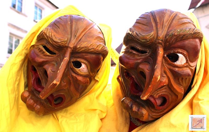 Masken Holzbildhauer schwäbisch Alemannische Fasnet Umzug, BauFachForum, Baulexikon Wilfried Berger Masken Holzbildhauer schwäbisch Alemannische Fasnet Umzug, BauFachForum, Baulexikon Wilfried Berger