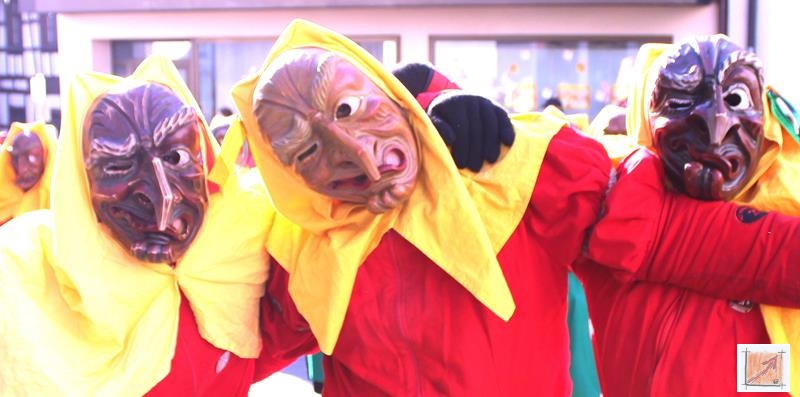 Masken Holzbildhauer schwäbisch Alemannische Fasnet Umzug, BauFachForum, Baulexikon Wilfried Berger Masken Holzbildhauer schwäbisch Alemannische Fasnet Umzug, BauFachForum, Baulexikon Wilfried Berger