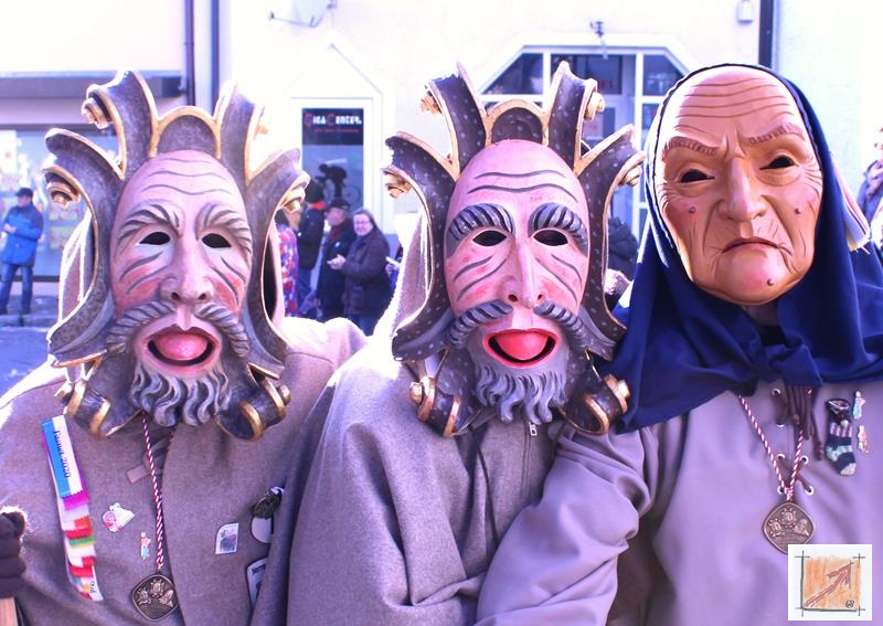 Masken Holzbildhauer schwäbisch Alemannische Fasnet Umzug, BauFachForum, Baulexikon Wilfried Berger Masken Holzbildhauer schwäbisch Alemannische Fasnet Umzug, BauFachForum, Baulexikon Wilfried Berger