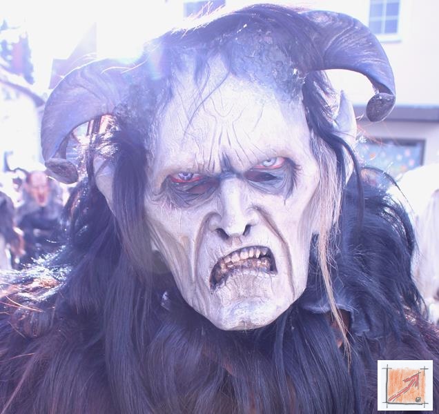 Masken Holzbildhauer schwäbisch Alemannische Fasnet Umzug, BauFachForum, Baulexikon Wilfried Berger Masken Holzbildhauer schwäbisch Alemannische Fasnet Umzug, BauFachForum, Baulexikon Wilfried Berger