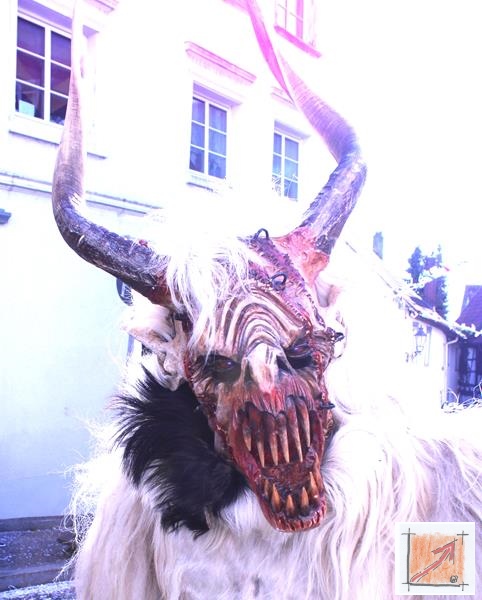 Masken Holzbildhauer schwäbisch Alemannische Fasnet Umzug, BauFachForum, Baulexikon Wilfried Berger Masken Holzbildhauer schwäbisch Alemannische Fasnet Umzug, BauFachForum, Baulexikon Wilfried Berger