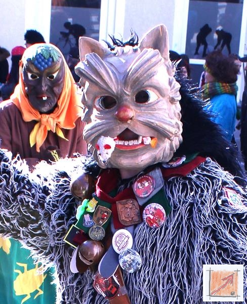 Masken Holzbildhauer schwäbisch Alemannische Fasnet Umzug, BauFachForum, Baulexikon Wilfried Berger Masken Holzbildhauer schwäbisch Alemannische Fasnet Umzug, BauFachForum, Baulexikon Wilfried Berger