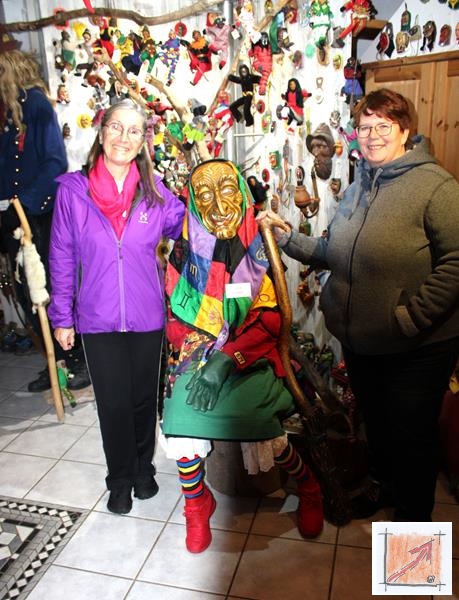 Masken aus dem Maskenmuseum Helmut Deuringer Ravensburg mit Masken vom Maskenschnitzer Jogi Weiß aus Ravensburg. BauFachForum Baulexikon Wilfried Berger Masken aus dem Maskenmuseum Helmut Deuringer Ravensburg mit Masken vom Maskenschnitzer Jogi Weiß aus Ravensburg. BauFachForum Baulexikon Wilfried Berger
