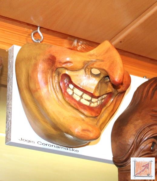 Masken aus dem Maskenmuseum Helmut Deuringer Ravensburg mit Masken vom Maskenschnitzer Jogi Weiß aus Ravensburg. BauFachForum Baulexikon Wilfried Berger Masken aus dem Maskenmuseum Helmut Deuringer Ravensburg mit Masken vom Maskenschnitzer Jogi Weiß aus Ravensburg. BauFachForum Baulexikon Wilfried Berger