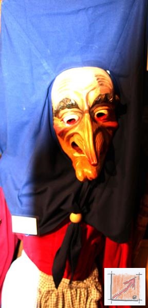 Masken aus dem Maskenmuseum Helmut Deuringer Ravensburg mit Masken vom Maskenschnitzer Jogi Weiß aus Ravensburg. BauFachForum Baulexikon Wilfried Berger Masken aus dem Maskenmuseum Helmut Deuringer Ravensburg mit Masken vom Maskenschnitzer Jogi Weiß aus Ravensburg. BauFachForum Baulexikon Wilfried Berger