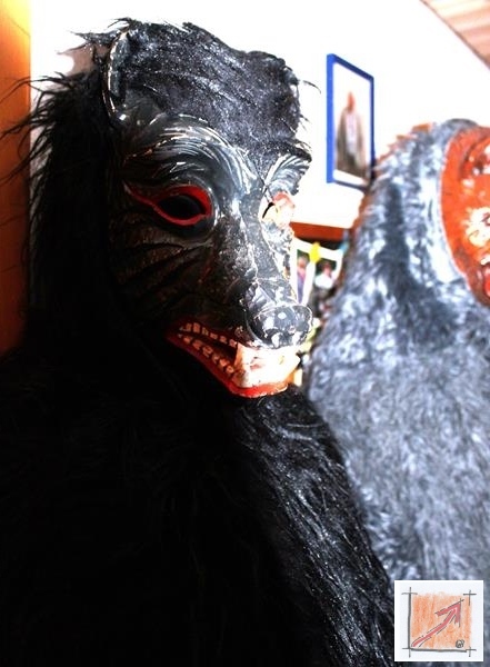 Masken aus dem Maskenmuseum Helmut Deuringer Ravensburg mit Masken vom Maskenschnitzer Jogi Weiß aus Ravensburg. BauFachForum Baulexikon Wilfried Berger Masken aus dem Maskenmuseum Helmut Deuringer Ravensburg mit Masken vom Maskenschnitzer Jogi Weiß aus Ravensburg. BauFachForum Baulexikon Wilfried Berger