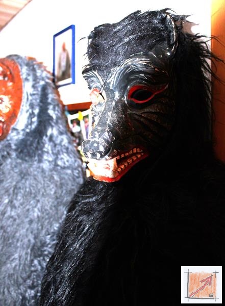 Masken aus dem Maskenmuseum Helmut Deuringer Ravensburg mit Masken vom Maskenschnitzer Jogi Weiß aus Ravensburg. BauFachForum Baulexikon Wilfried Berger Masken aus dem Maskenmuseum Helmut Deuringer Ravensburg mit Masken vom Maskenschnitzer Jogi Weiß aus Ravensburg. BauFachForum Baulexikon Wilfried Berger