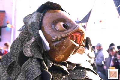 Masken aus dem Maskenmuseum Helmut Deuringer Ravensburg mit Masken vom Maskenschnitzer Jogi Weiß aus Ravensburg. BauFachForum Baulexikon Wilfried Berger Masken aus dem Maskenmuseum Helmut Deuringer Ravensburg mit Masken vom Maskenschnitzer Jogi Weiß aus Ravensburg. BauFachForum Baulexikon Wilfried Berger