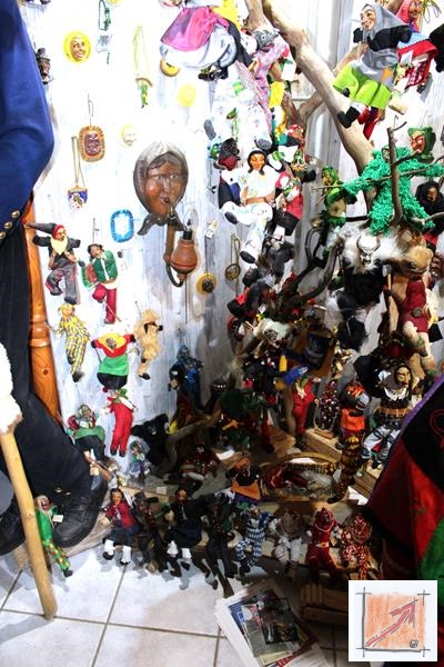 Masken aus dem Maskenmuseum Helmut Deuringer Ravensburg mit Masken vom Maskenschnitzer Jogi Weiß aus Ravensburg. BauFachForum Baulexikon Wilfried Berger Masken aus dem Maskenmuseum Helmut Deuringer Ravensburg mit Masken vom Maskenschnitzer Jogi Weiß aus Ravensburg. BauFachForum Baulexikon Wilfried Berger