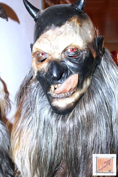 Masken aus dem Maskenmuseum Helmut Deuringer Ravensburg mit Masken vom Maskenschnitzer Jogi Weiß aus Ravensburg. BauFachForum Baulexikon Wilfried Berger Masken aus dem Maskenmuseum Helmut Deuringer Ravensburg mit Masken vom Maskenschnitzer Jogi Weiß aus Ravensburg. BauFachForum Baulexikon Wilfried Berger