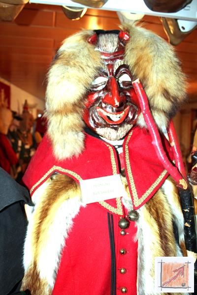 Masken aus dem Maskenmuseum Helmut Deuringer Ravensburg mit Masken vom Maskenschnitzer Jogi Weiß aus Ravensburg. BauFachForum Baulexikon Wilfried Berger Masken aus dem Maskenmuseum Helmut Deuringer Ravensburg mit Masken vom Maskenschnitzer Jogi Weiß aus Ravensburg. BauFachForum Baulexikon Wilfried Berger