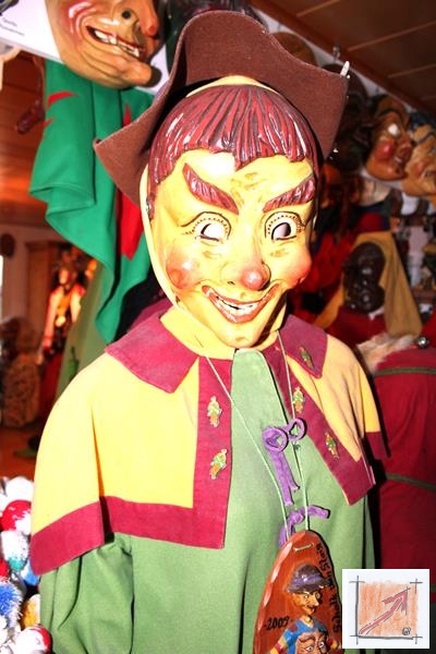 Masken aus dem Maskenmuseum Helmut Deuringer Ravensburg mit Masken vom Maskenschnitzer Jogi Weiß aus Ravensburg. BauFachForum Baulexikon Wilfried Berger Masken aus dem Maskenmuseum Helmut Deuringer Ravensburg mit Masken vom Maskenschnitzer Jogi Weiß aus Ravensburg. BauFachForum Baulexikon Wilfried Berger