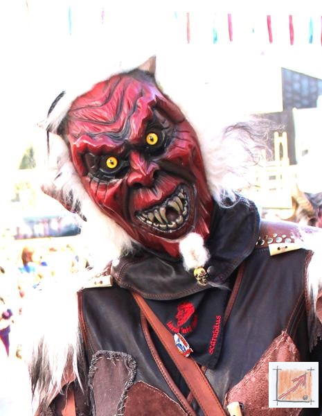 Masken Holzbildhauer Schwäbisch Alemannische Fasnet, Lohwald Teufel Villingen, BauFachForum, Baulexikon Wilfried Berger. Masken Holzbildhauer Schwäbisch Alemannische Fasnet, Lohwald Teufel Villingen, BauFachForum, Baulexikon Wilfried Berger.