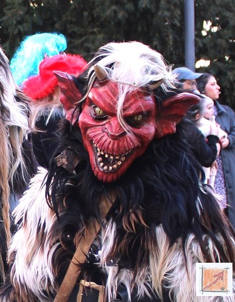 Masken Holzbildhauer Schwäbisch Alemannische Fasnet, Lohwald Teufel Villingen, BauFachForum, Baulexikon Wilfried Berger. Masken Holzbildhauer Schwäbisch Alemannische Fasnet, Lohwald Teufel Villingen, BauFachForum, Baulexikon Wilfried Berger.
