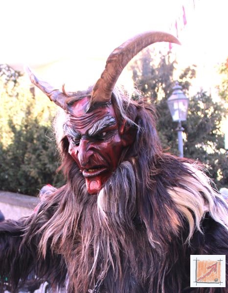 Masken Holzbildhauer Schwäbisch Alemannische Fasnet, Lohwald Teufel Villingen, BauFachForum, Baulexikon Wilfried Berger. Masken Holzbildhauer Schwäbisch Alemannische Fasnet, Lohwald Teufel Villingen, BauFachForum, Baulexikon Wilfried Berger.