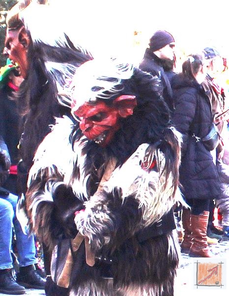 Masken Holzbildhauer Schwäbisch Alemannische Fasnet, Lohwald Teufel Villingen, BauFachForum, Baulexikon Wilfried Berger. Masken Holzbildhauer Schwäbisch Alemannische Fasnet, Lohwald Teufel Villingen, BauFachForum, Baulexikon Wilfried Berger.