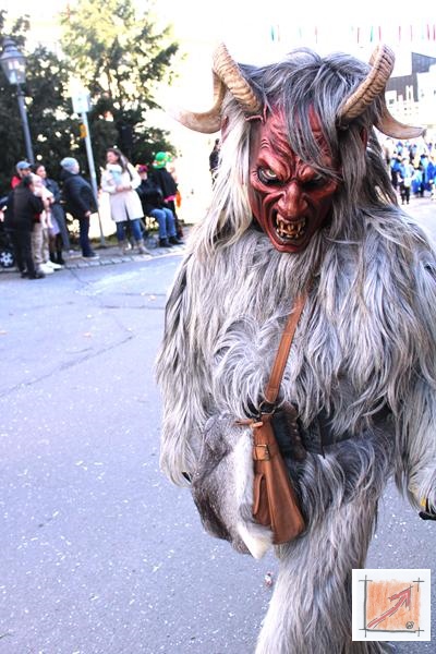 Masken Holzbildhauer Schwäbisch Alemannische Fasnet, Lohwald Teufel Villingen, BauFachForum, Baulexikon Wilfried Berger. Masken Holzbildhauer Schwäbisch Alemannische Fasnet, Lohwald Teufel Villingen, BauFachForum, Baulexikon Wilfried Berger.