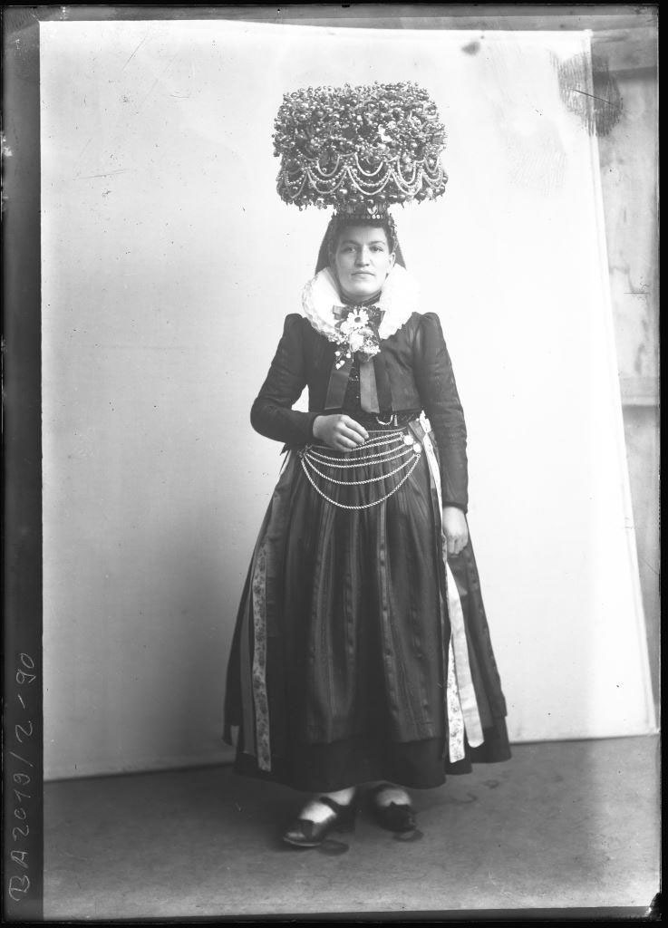 Schönpertenkappen aus dem Schwarzwald als Heiratstracht. BauFachForum, Baulexikon Wilfried Berger