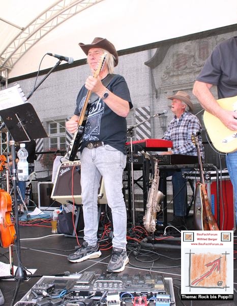 Peter Witzig der Bandleader, die Treibende Kraft von Knapp ein Jahr