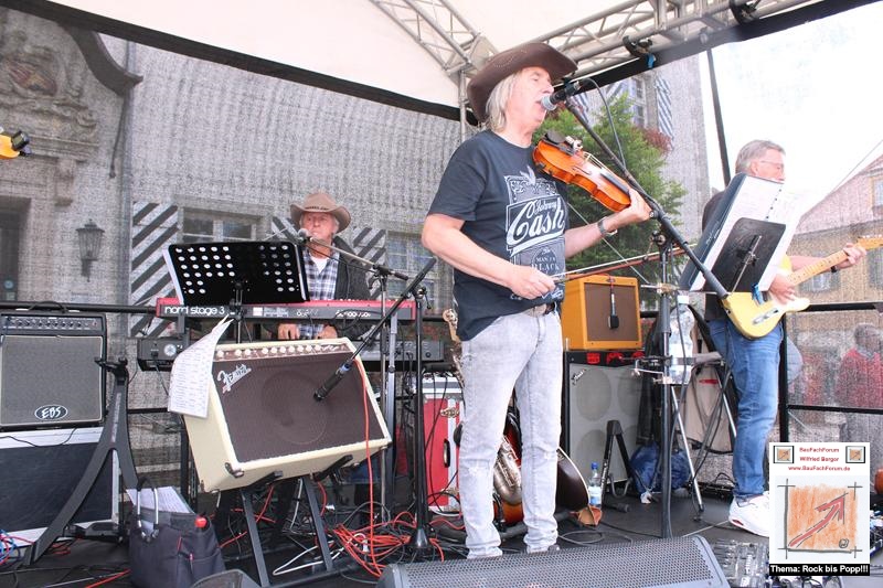 Peter Witzig der Bandleader, die Treibende Kraft von Knapp ein Jahr