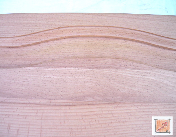 Füllungen, Rahmenbau:  modernes Desigen braucht auch den Mut zu modernen Hölzern. Wenn auch das Profilieren der Rahmen und das Abplatten der Füllungen in der Rahmenbauweise der Möbel eine alte markannte Arbeitstechnik ist, macht hier der ungebleichte Bergahorn das Design zur Einzigartigkeit. 