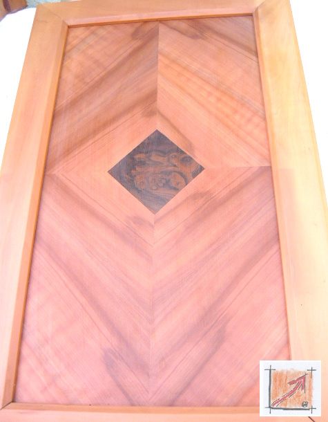 Füllungen, Rahmenbau: Entscheidend ist immer nur, dass wir hier mit der Füllung das individuelle Desig schaffen können. Bei Furnierten Füllungen können wir auch mit der Intarsien-Technik des Furniers arbeiten um das Desig zu schaffen.